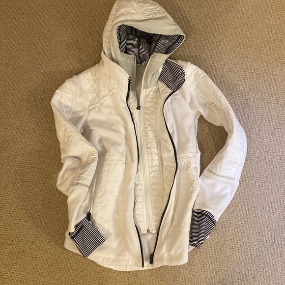 lululemonジャケット 耐水インサレート フード付きジャケット | ジャケット&アウター